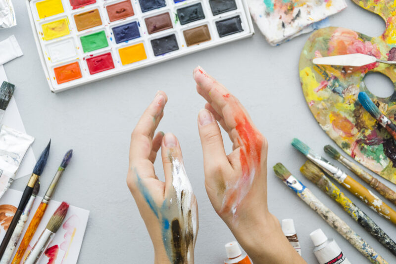 L’Arteterapia nel Contesto Clinico: Un Ponte Non Verbale Verso il Benessere